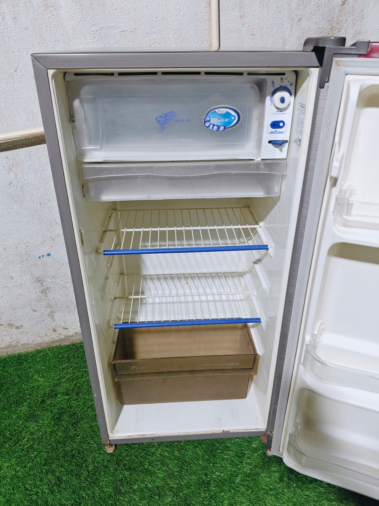 Whirlpool 180 L Single Door Refrigerator – Red & Silver Finish - Image 2