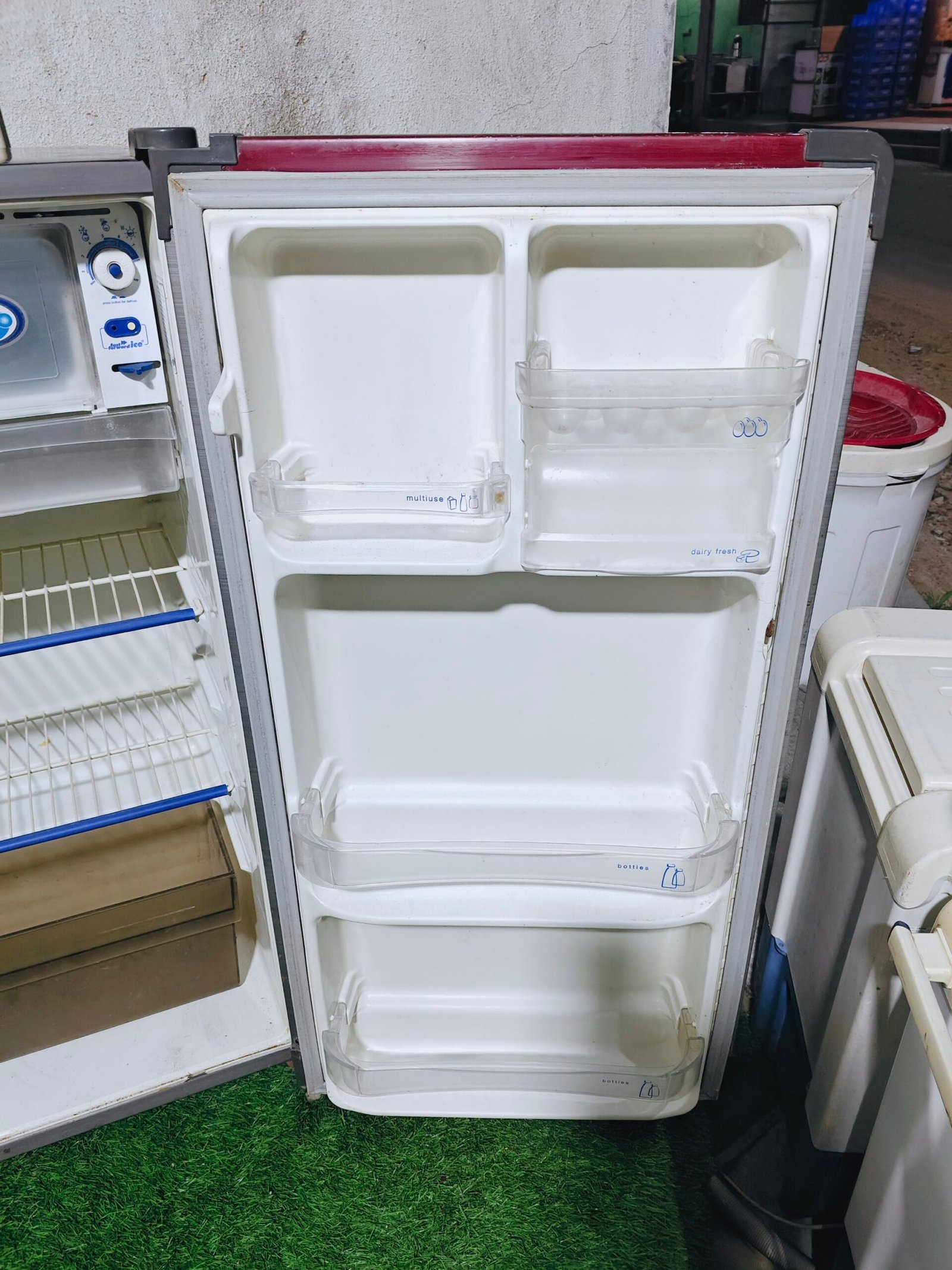 Whirlpool 180 L Single Door Refrigerator – Red & Silver Finish - Image 3