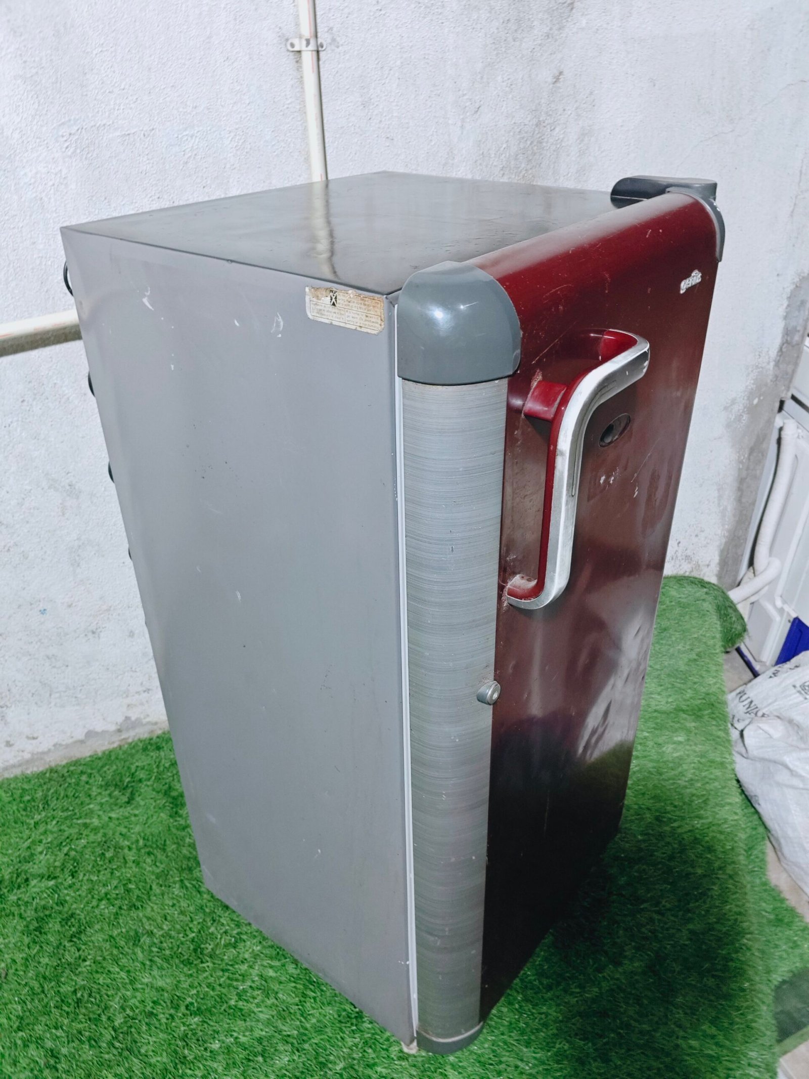 Whirlpool 180 L Single Door Refrigerator – Red & Silver Finish - Image 5