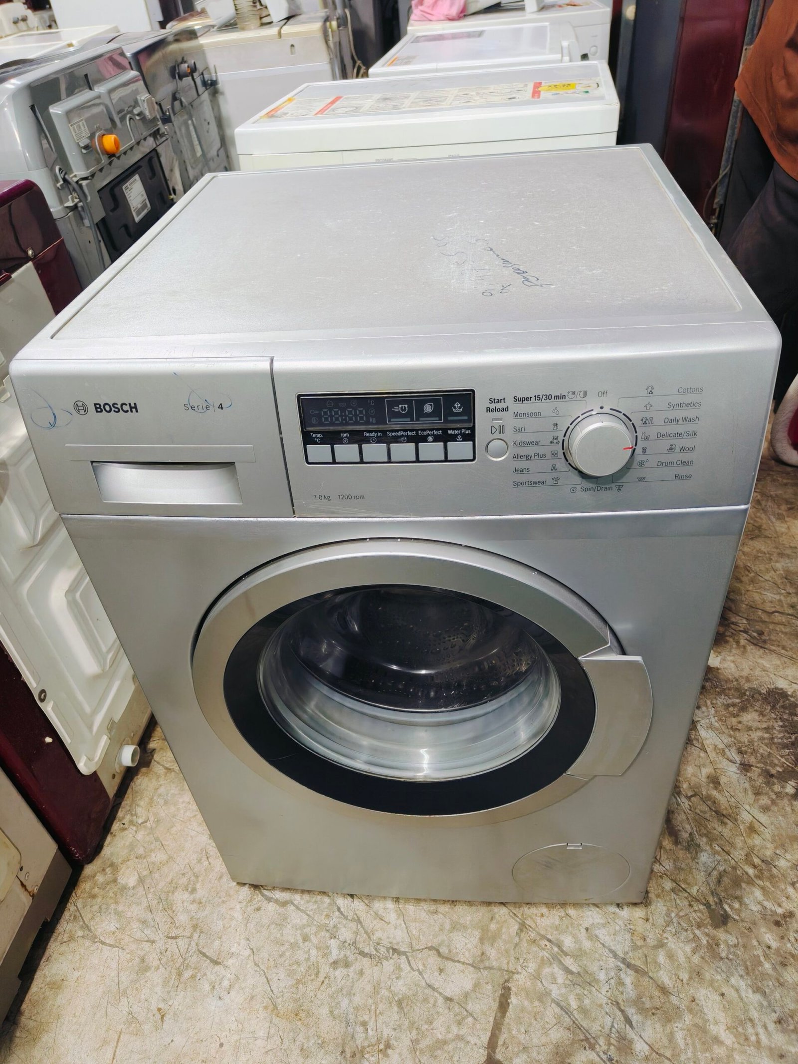 Bosch series 4 silver in colour 7 kg fully automatic front load washing machine - Image 2