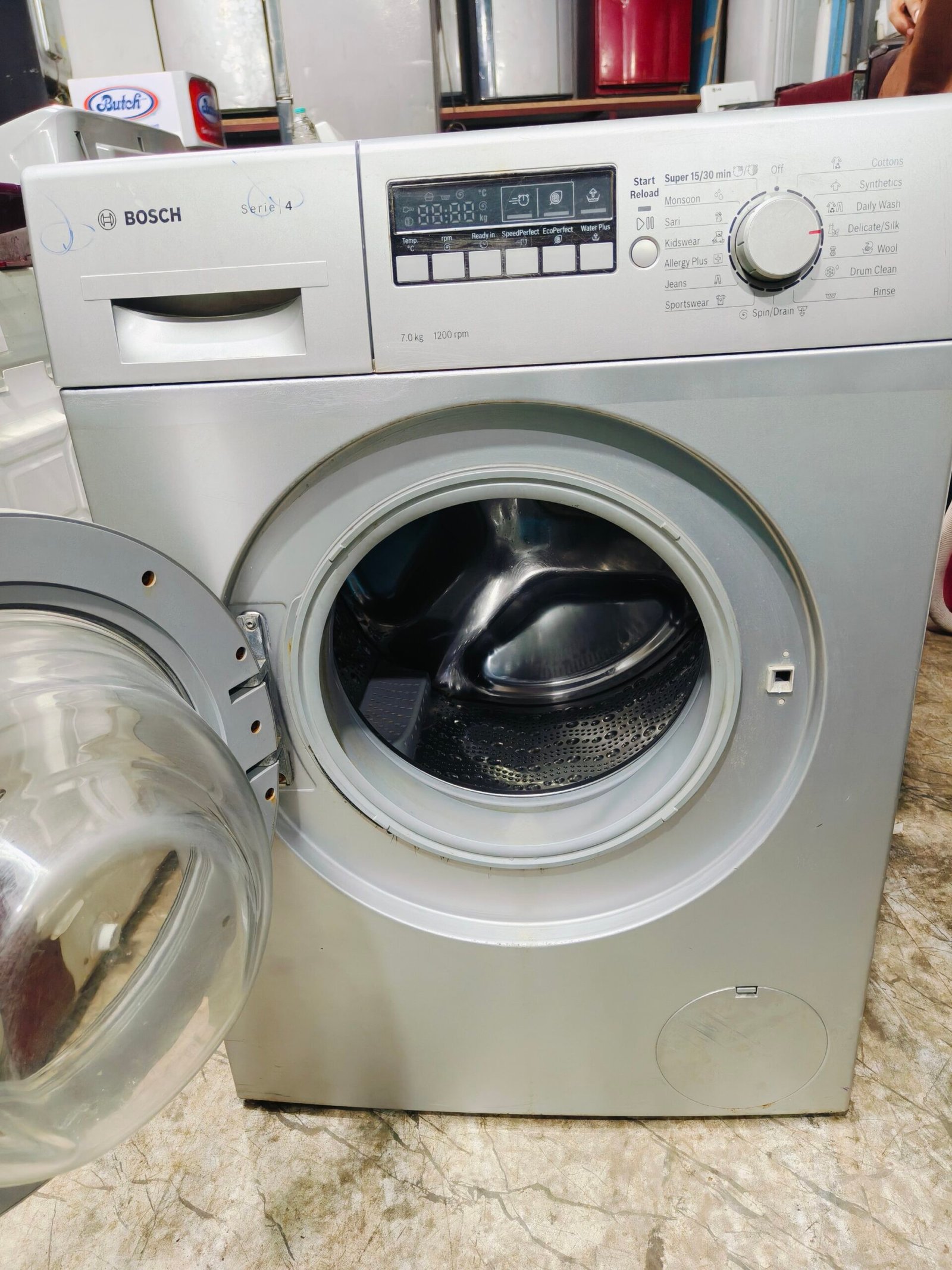 Bosch series 4 silver in colour 7 kg fully automatic front load washing machine - Image 3